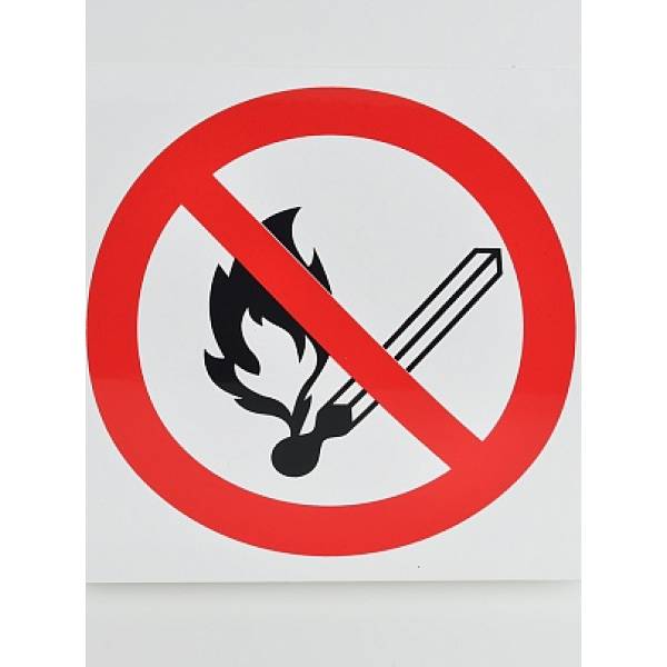 Знак P02 "Запрещается пользоваться открытым огнем и курить"